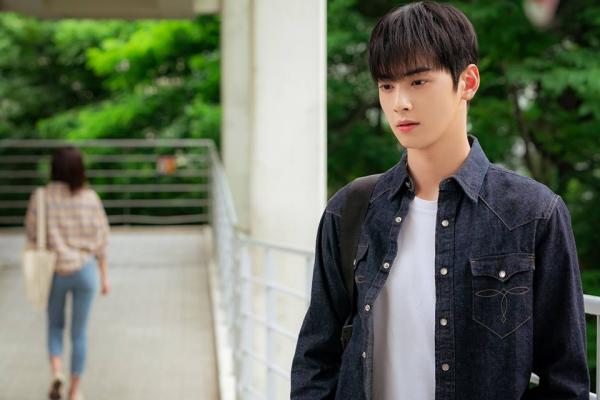 Dù biết Cha Eun Woo mặc gì cũng đẹp, fans vẫn hoảng khi 'bóc giá' loạt đồ hiệu của anh chàng trong phim mới Dù biết Cha Eun Woo mặc gì cũng đẹp, fans vẫn hoảng khi 'bóc giá' loạt đồ hiệu của anh chàng trong phim mới