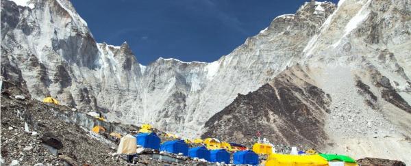 Sự thật gây sốc: Nóc nhà trái đất - đỉnh núi Everest cũng không thoát khỏi cảnh rác thải 'xâm chiếm' Sự thật gây sốc: Nóc nhà trái đất - đỉnh núi Everest cũng không thoát khỏi cảnh rác thải 'xâm chiếm'