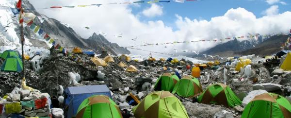 Sự thật gây sốc: Nóc nhà trái đất - đỉnh núi Everest cũng không thoát khỏi cảnh rác thải 'xâm chiếm' Sự thật gây sốc: Nóc nhà trái đất - đỉnh núi Everest cũng không thoát khỏi cảnh rác thải 'xâm chiếm'