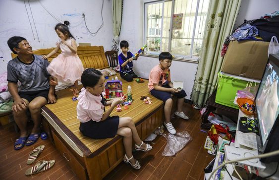 Nhọc nhằn con đường thành 'sao' của các cô bé, cậu bé Trung Quốc Nhọc nhằn con đường thành 'sao' của các cô bé, cậu bé Trung Quốc