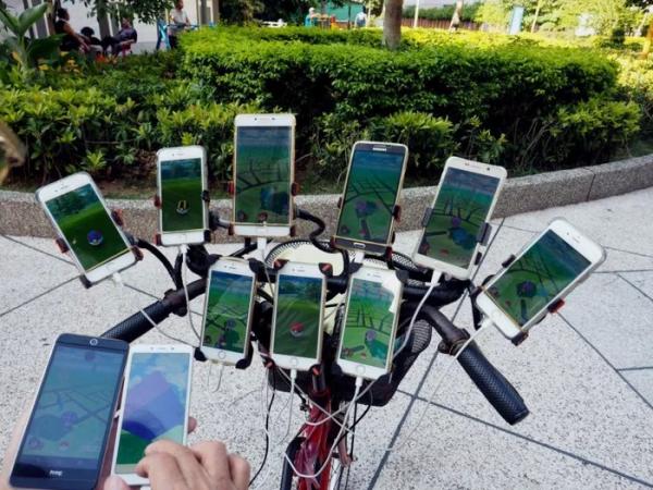 'Master săn Pokémon' 70 tuổi ở Đài Loan với 'vũ khí' là 11 chiếc điện thoại thông minh 'Master săn Pokémon' 70 tuổi ở Đài Loan với 'vũ khí' là 11 chiếc điện thoại thông minh