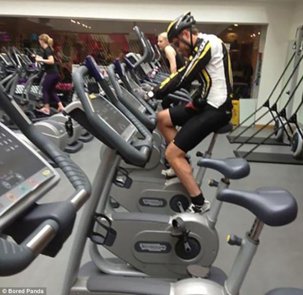 Những điều kỳ thú khiến bạn nhìn thấy mà quên cả tập ở phòng gym Những điều kỳ thú khiến bạn nhìn thấy mà quên cả tập ở phòng gym