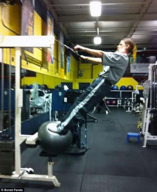 Những điều kỳ thú khiến bạn nhìn thấy mà quên cả tập ở phòng gym Những điều kỳ thú khiến bạn nhìn thấy mà quên cả tập ở phòng gym