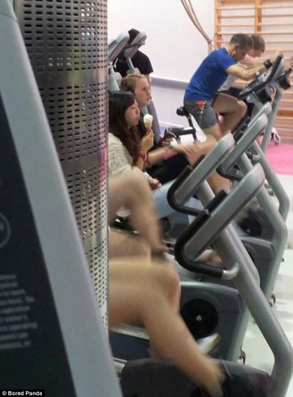 Những điều kỳ thú khiến bạn nhìn thấy mà quên cả tập ở phòng gym Những điều kỳ thú khiến bạn nhìn thấy mà quên cả tập ở phòng gym