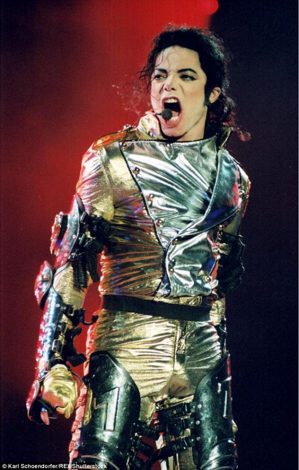 Sam Smith bị bắt phải xin lỗi vì dám nói thẳng: 'Tôi không thích Michael Jackson' Sam Smith bị bắt phải xin lỗi vì dám nói thẳng: 'Tôi không thích Michael Jackson'