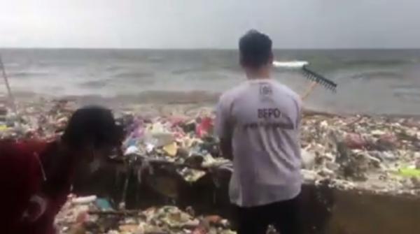 Những đợt 'sóng rác' ở bờ biển Manila khiến cả thế giới bàng hoàng vì tình hình ô nhiễm đại dương Những đợt 'sóng rác' ở bờ biển Manila khiến cả thế giới bàng hoàng vì tình hình ô nhiễm đại dương