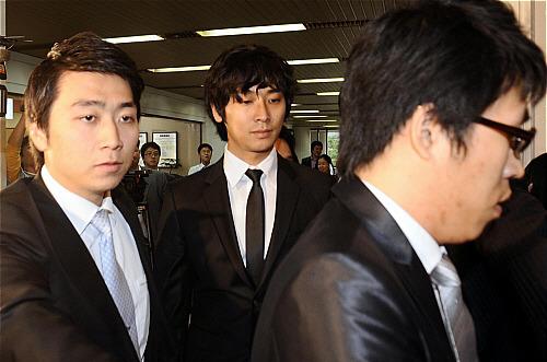 'Thái tử' Joo Ji Hoon: hành trình từ tội đồ quốc dân đến ông hoàng phòng vé xứ Hàn 'Thái tử' Joo Ji Hoon: hành trình từ tội đồ quốc dân đến ông hoàng phòng vé xứ Hàn