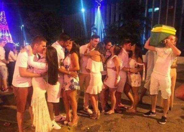 Khoảnh khắc khó đỡ của các F.A chịu phận làm bóng đèn: 'Để xem các người được bao lâu?' Khoảnh khắc khó đỡ của các F.A chịu phận làm bóng đèn: 'Để xem các người được bao lâu?'