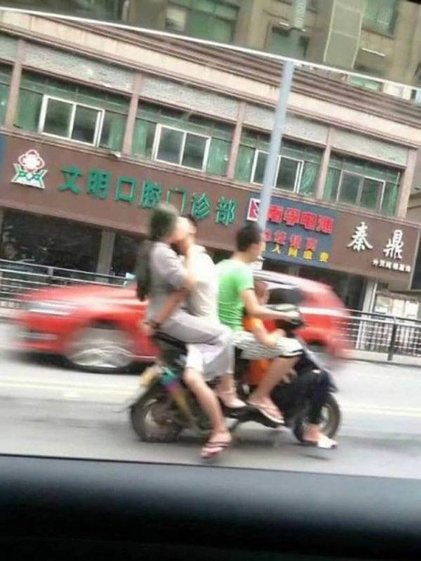 Khoảnh khắc khó đỡ của các F.A chịu phận làm bóng đèn: 'Để xem các người được bao lâu?' Khoảnh khắc khó đỡ của các F.A chịu phận làm bóng đèn: 'Để xem các người được bao lâu?'