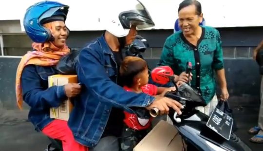 'Tuổi trẻ tài cao' hay thói xấu đến sớm: Cậu nhóc 2 tuổi hút 40 điếu thuốc mỗi ngày 'Tuổi trẻ tài cao' hay thói xấu đến sớm: Cậu nhóc 2 tuổi hút 40 điếu thuốc mỗi ngày