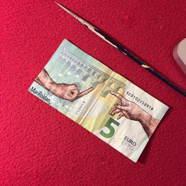 Họa sĩ Tây Ban Nha biến các tờ tiền thành tuyệt tác nghệ thuật và để nó chu du vòng quanh thế giới thay mình Họa sĩ Tây Ban Nha biến các tờ tiền thành tuyệt tác nghệ thuật và để nó chu du vòng quanh thế giới thay mình