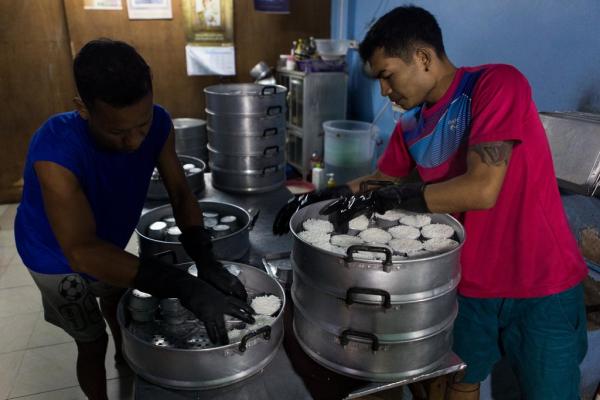 Ở Thái Lan, nhà sư béo phì là 'quả bom đếm ngược' với xã hội Ở Thái Lan, nhà sư béo phì là 'quả bom đếm ngược' với xã hội