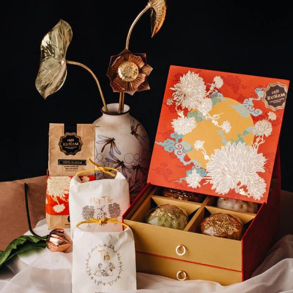 Bánh Trung Thu 2018 của các hãng nổi tiếng trông 'ảo diệu' như thế nào? (Kì 1) Bánh Trung Thu 2018 của các hãng nổi tiếng trông 'ảo diệu' như thế nào? (Kì 1)