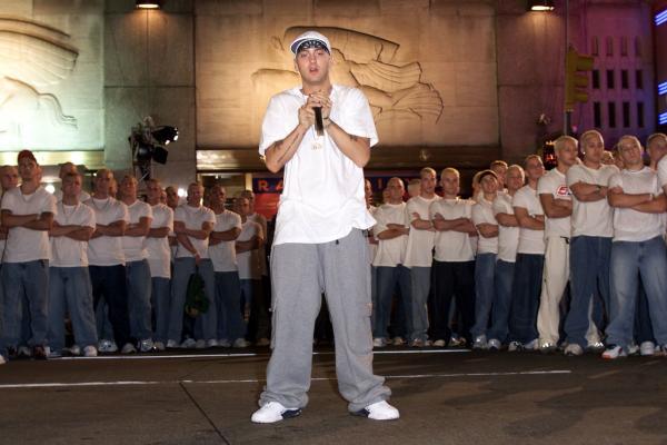 Lễ trao giải VMAs: Giả vờ tự tử, giật mic chê bai nhau và loạt khoảnh khắc khó quên nhất lịch sử Lễ trao giải VMAs: Giả vờ tự tử, giật mic chê bai nhau và loạt khoảnh khắc khó quên nhất lịch sử