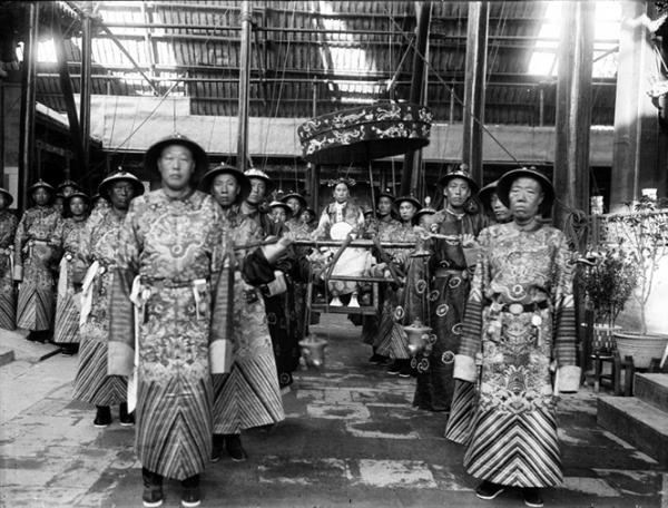 Cuộc sống bên trong Tử Cấm Thành (Kỳ 2): Thái giám và chuyện chưa kể về những người hầu 'khuyết tật' trong cung Cuộc sống bên trong Tử Cấm Thành (Kỳ 2): Thái giám và chuyện chưa kể về những người hầu 'khuyết tật' trong cung