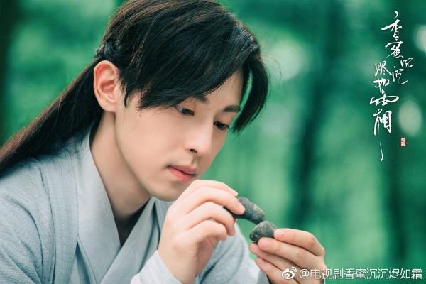 Cười nghiêng ngả với bàn tay béo múp thịt của 'Hỏa Thần' Đặng Luân Cười nghiêng ngả với bàn tay béo múp thịt của 'Hỏa Thần' Đặng Luân