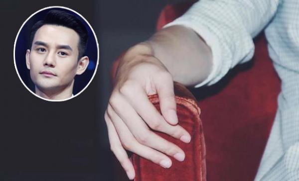 Cười nghiêng ngả với bàn tay béo múp thịt của 'Hỏa Thần' Đặng Luân Cười nghiêng ngả với bàn tay béo múp thịt của 'Hỏa Thần' Đặng Luân