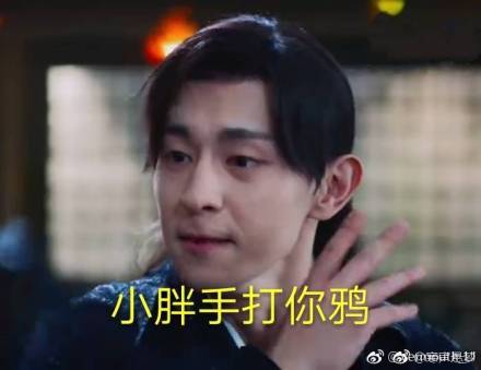 Cười nghiêng ngả với bàn tay béo múp thịt của 'Hỏa Thần' Đặng Luân Cười nghiêng ngả với bàn tay béo múp thịt của 'Hỏa Thần' Đặng Luân