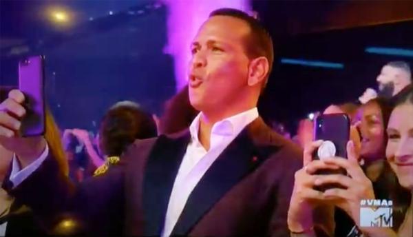 Những khoảnh khắc ấn tượng gói gọn cả VMAs 2018 dành cho những ai bỏ lỡ Những khoảnh khắc ấn tượng gói gọn cả VMAs 2018 dành cho những ai bỏ lỡ