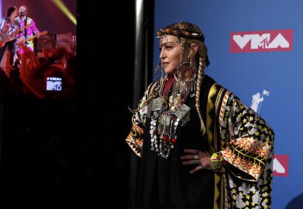 Madonna bị mỉa mai vì chỉ biết khoe khoang bản thân trong màn tưởng nhớ nữ hoàng nhạc soul Aretha Franklin Madonna bị mỉa mai vì chỉ biết khoe khoang bản thân trong màn tưởng nhớ nữ hoàng nhạc soul Aretha Franklin