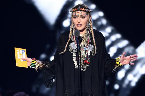 Madonna bị mỉa mai vì chỉ biết khoe khoang bản thân trong màn tưởng nhớ nữ hoàng nhạc soul Aretha Franklin Madonna bị mỉa mai vì chỉ biết khoe khoang bản thân trong màn tưởng nhớ nữ hoàng nhạc soul Aretha Franklin
