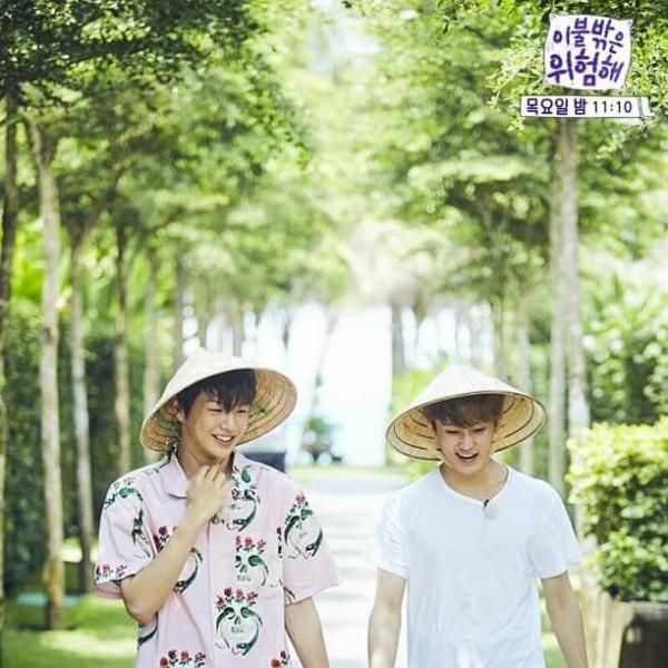Hài hước chuyện sao Hàn trả giá khi đi chợ Việt: Người được phong là 'thánh mặc cả', kẻ mếu máo vì bị chặt đẹp Hài hước chuyện sao Hàn trả giá khi đi chợ Việt: Người được phong là 'thánh mặc cả', kẻ mếu máo vì bị chặt đẹp