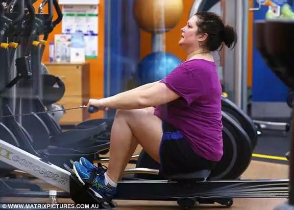 'Nàng tiên cá' Kate Fischer: Từ siêu mẫu hạng nhất trở thành người phụ nữ vô gia cư béo phì 'Nàng tiên cá' Kate Fischer: Từ siêu mẫu hạng nhất trở thành người phụ nữ vô gia cư béo phì