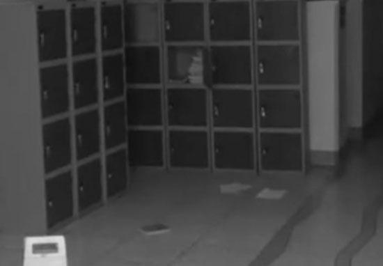Camera trường học ghi lại hình ảnh rợn người về sự hiện diện của hồn ma Camera trường học ghi lại hình ảnh rợn người về sự hiện diện của hồn ma