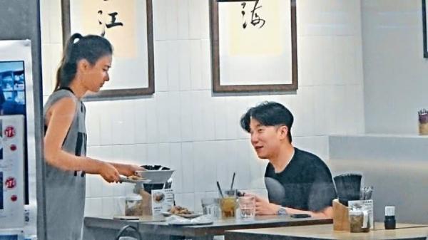 Quý tử của Thành Long hẹn hò thiên kim tiểu thư đẹp nức tiếng của trùm sòng bài Macau Quý tử của Thành Long hẹn hò thiên kim tiểu thư đẹp nức tiếng của trùm sòng bài Macau