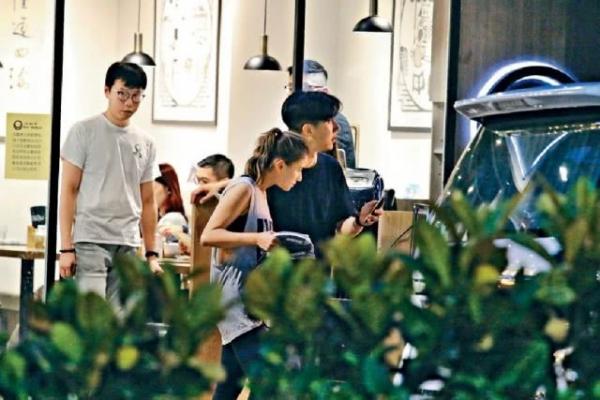 Quý tử của Thành Long hẹn hò thiên kim tiểu thư đẹp nức tiếng của trùm sòng bài Macau Quý tử của Thành Long hẹn hò thiên kim tiểu thư đẹp nức tiếng của trùm sòng bài Macau