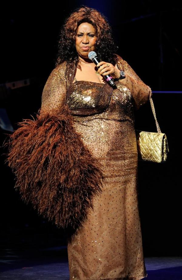 Vì sao lúc sinh thời nữ hoàng nhạc soul Aretha Franklin luôn đem túi xách lên sân khấu? Vì sao lúc sinh thời nữ hoàng nhạc soul Aretha Franklin luôn đem túi xách lên sân khấu?