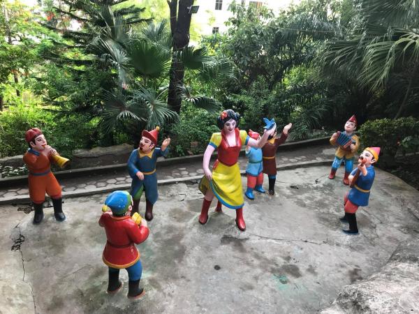 Tiếp tục cạn lời với những bức tượng điêu khắc 'mặn hơn muối' tại Hòn Dấu Tiếp tục cạn lời với những bức tượng điêu khắc 'mặn hơn muối' tại Hòn Dấu
