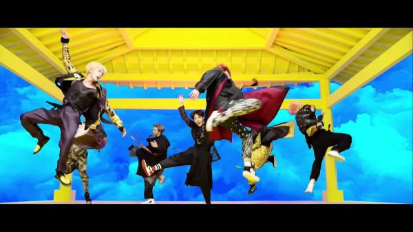 Chìa khóa mở ra loạt mật mã bí ẩn trong MV 'IDOL' của BTS Chìa khóa mở ra loạt mật mã bí ẩn trong MV 'IDOL' của BTS