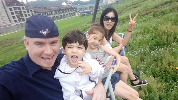 Cặp chị em lai Hàn - Canada đẹp như 'được gửi xuống từ thiên đường' ngày ấy và bây giờ Cặp chị em lai Hàn - Canada đẹp như 'được gửi xuống từ thiên đường' ngày ấy và bây giờ