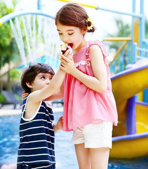 Cặp chị em lai Hàn - Canada đẹp như 'được gửi xuống từ thiên đường' ngày ấy và bây giờ Cặp chị em lai Hàn - Canada đẹp như 'được gửi xuống từ thiên đường' ngày ấy và bây giờ