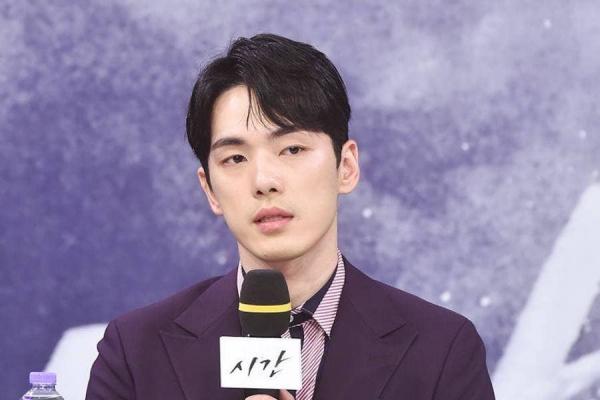 Sau 'phốt' thái độ nam chính bỏ ngang vai diễn, phim của Seohyun tương lai mờ mịt Sau 'phốt' thái độ nam chính bỏ ngang vai diễn, phim của Seohyun tương lai mờ mịt