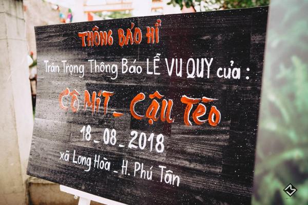 Bộ ảnh cưới 'hương đồng gió nội' của Cô Mít - Cậu Tèo cùng hội bạn thân lầy lội nhất An Giang Bộ ảnh cưới 'hương đồng gió nội' của Cô Mít - Cậu Tèo cùng hội bạn thân lầy lội nhất An Giang