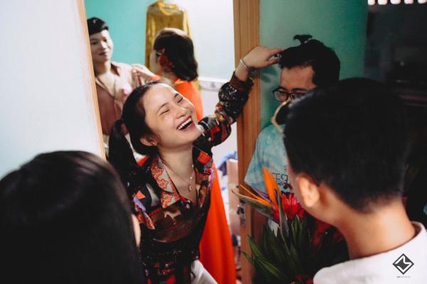 Bộ ảnh cưới 'hương đồng gió nội' của Cô Mít - Cậu Tèo cùng hội bạn thân lầy lội nhất An Giang Bộ ảnh cưới 'hương đồng gió nội' của Cô Mít - Cậu Tèo cùng hội bạn thân lầy lội nhất An Giang