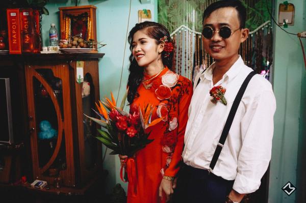 Bộ ảnh cưới 'hương đồng gió nội' của Cô Mít - Cậu Tèo cùng hội bạn thân lầy lội nhất An Giang Bộ ảnh cưới 'hương đồng gió nội' của Cô Mít - Cậu Tèo cùng hội bạn thân lầy lội nhất An Giang