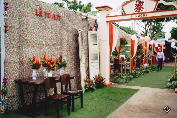 Bộ ảnh cưới 'hương đồng gió nội' của Cô Mít - Cậu Tèo cùng hội bạn thân lầy lội nhất An Giang Bộ ảnh cưới 'hương đồng gió nội' của Cô Mít - Cậu Tèo cùng hội bạn thân lầy lội nhất An Giang