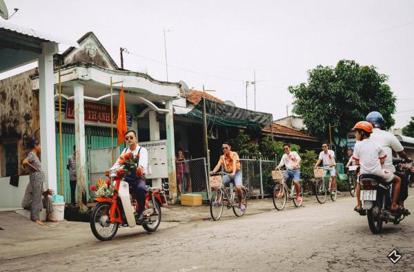 Bộ ảnh cưới 'hương đồng gió nội' của Cô Mít - Cậu Tèo cùng hội bạn thân lầy lội nhất An Giang Bộ ảnh cưới 'hương đồng gió nội' của Cô Mít - Cậu Tèo cùng hội bạn thân lầy lội nhất An Giang