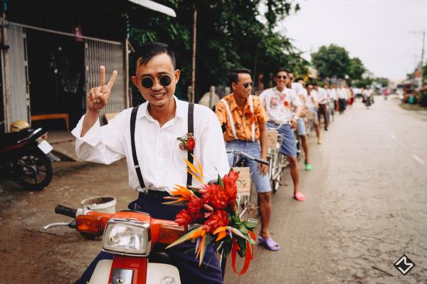 Bộ ảnh cưới 'hương đồng gió nội' của Cô Mít - Cậu Tèo cùng hội bạn thân lầy lội nhất An Giang Bộ ảnh cưới 'hương đồng gió nội' của Cô Mít - Cậu Tèo cùng hội bạn thân lầy lội nhất An Giang