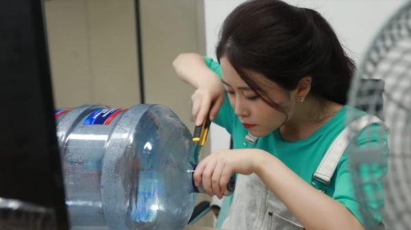 'Thánh ăn công sở' lại tiếp tục 'gây sốt' khi tự tay bắt cá, nướng gà bên bờ suối 'Thánh ăn công sở' lại tiếp tục 'gây sốt' khi tự tay bắt cá, nướng gà bên bờ suối