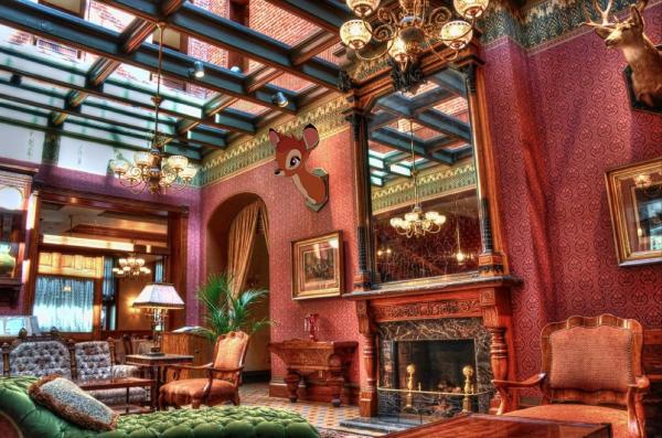 Bộ tranh cuộc sống đen tối và bi thảm của các nhân vật Disney khi 'xuyên không' về thời hiện đại Bộ tranh cuộc sống đen tối và bi thảm của các nhân vật Disney khi 'xuyên không' về thời hiện đại
