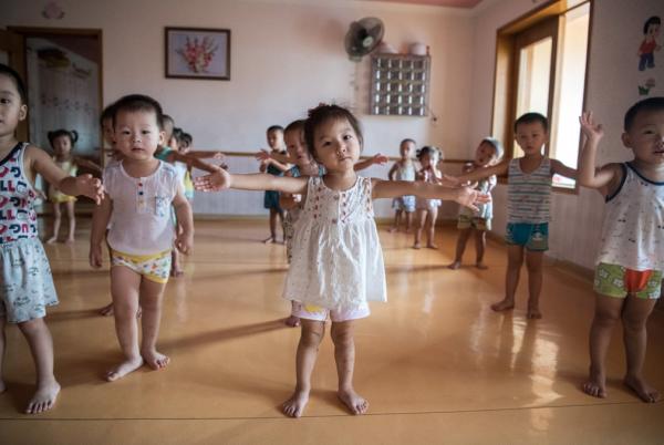 Những khoảnh khắc 'rất đời' trong một ngày sinh hoạt và làm việc của người dân Triều Tiên Những khoảnh khắc 'rất đời' trong một ngày sinh hoạt và làm việc của người dân Triều Tiên