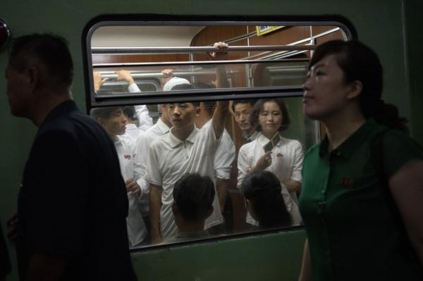 Những khoảnh khắc 'rất đời' trong một ngày sinh hoạt và làm việc của người dân Triều Tiên Những khoảnh khắc 'rất đời' trong một ngày sinh hoạt và làm việc của người dân Triều Tiên