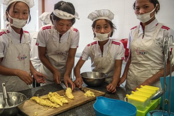 Những khoảnh khắc 'rất đời' trong một ngày sinh hoạt và làm việc của người dân Triều Tiên Những khoảnh khắc 'rất đời' trong một ngày sinh hoạt và làm việc của người dân Triều Tiên