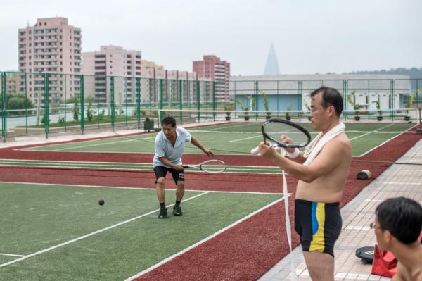 Những khoảnh khắc 'rất đời' trong một ngày sinh hoạt và làm việc của người dân Triều Tiên Những khoảnh khắc 'rất đời' trong một ngày sinh hoạt và làm việc của người dân Triều Tiên