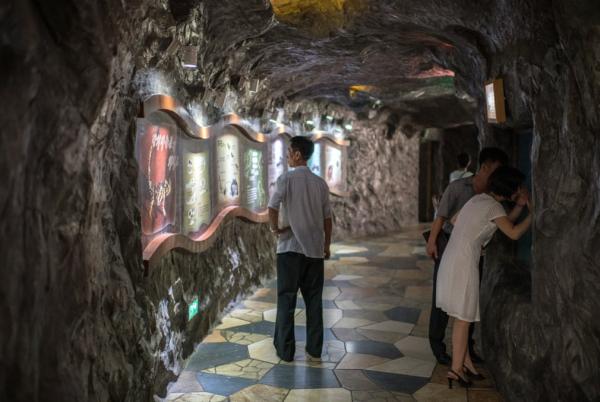 Những khoảnh khắc 'rất đời' trong một ngày sinh hoạt và làm việc của người dân Triều Tiên Những khoảnh khắc 'rất đời' trong một ngày sinh hoạt và làm việc của người dân Triều Tiên
