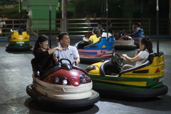 Những khoảnh khắc 'rất đời' trong một ngày sinh hoạt và làm việc của người dân Triều Tiên Những khoảnh khắc 'rất đời' trong một ngày sinh hoạt và làm việc của người dân Triều Tiên